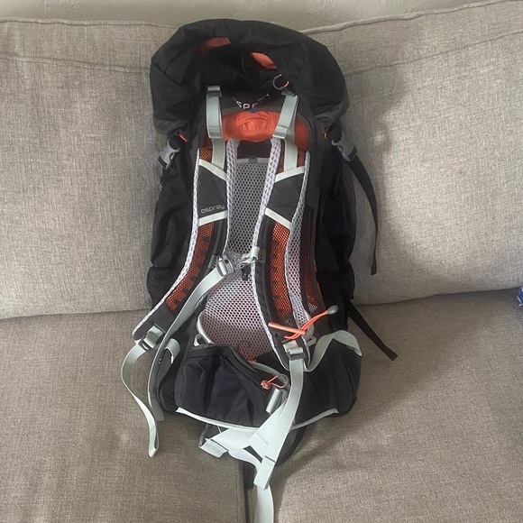 Osprey Charcoal and Tangerine women’s Backpack NWOT - Picture 4 of 6